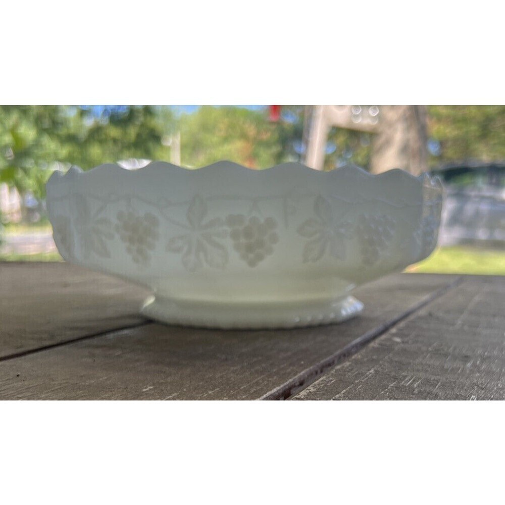 Anchor Hocking Grapes Milk White Glass Fire-King Ware Lg Pedestal Fruit Bowl JW